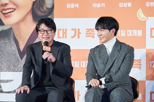 이승기는 '대가족'에서 스님 연기를 위해 삭발 투혼을 보였다. 사진=롯데엔터테인먼트 제공