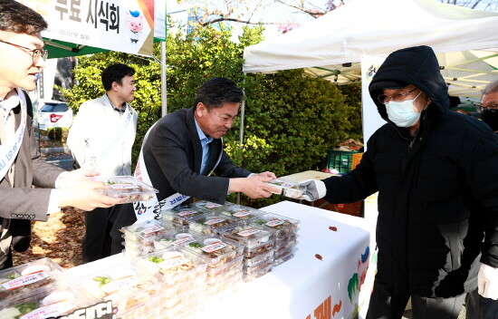 ‘한돈 소비촉진 시식회’ 장면. 사진=경남농협 제공