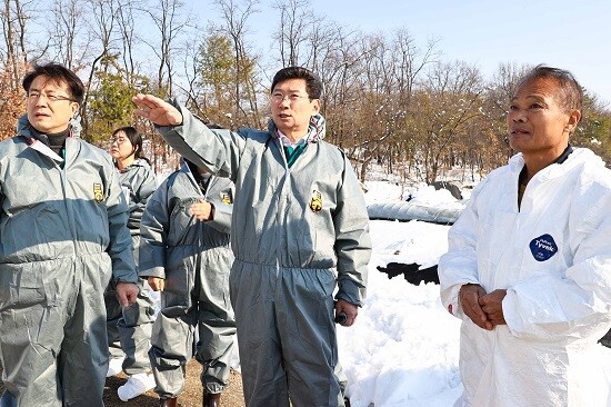 폭설 피해 현장을 방문한 이상일 용인특례시장. 사진=용인특례시 제공