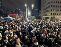 한밤중 비상계엄, 시민들 '분노'…"80년대도 아니고"