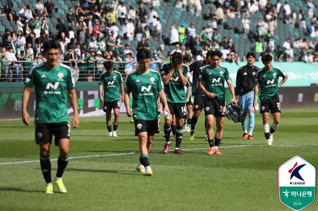 장기간 리그 내 강팀으로 통하던 전북이 최악의 시즌을 보냈다. 사진=한국프로축구연맹 제공