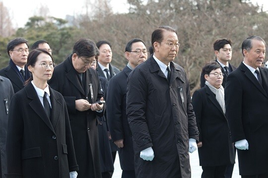 1월 1일 오전 국민의힘 권영세 비상대책위원장을 비롯해 당직자들이 국립서울현충원을 찾아 참배하고 있다. 사진=이종현 기자