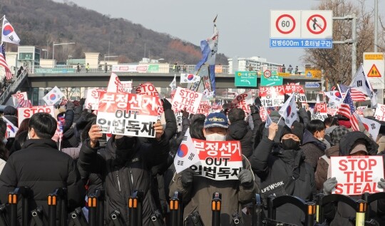 8일 오전 서울 용산구 한남동 대통령 관저 인근 탄핵 반대 단체의 집회 모습. 사진=박정훈 기자