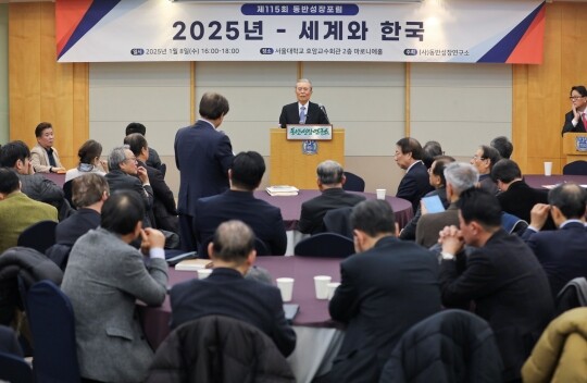 1월 8일 오후 서울대학교 호암교수회관에서 열린 제115회 동반성장포럼에서 김종인 대한발전전력연구원 이사장이 강연 후 참석자 질문을 받고 있다. 사진=박정훈 기자