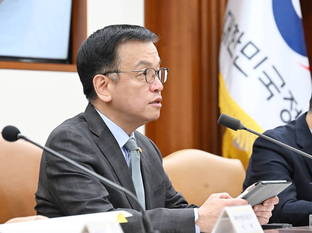 최상목 대통령 권한대행 부총리 겸 기획재정부 장관이 9일 서울 종로구 정부서울청사에서 열린 국정현안조정회의 겸 경제관계장관회의에서 모두발언을 하고 있다. 사진=기획재정부 제공