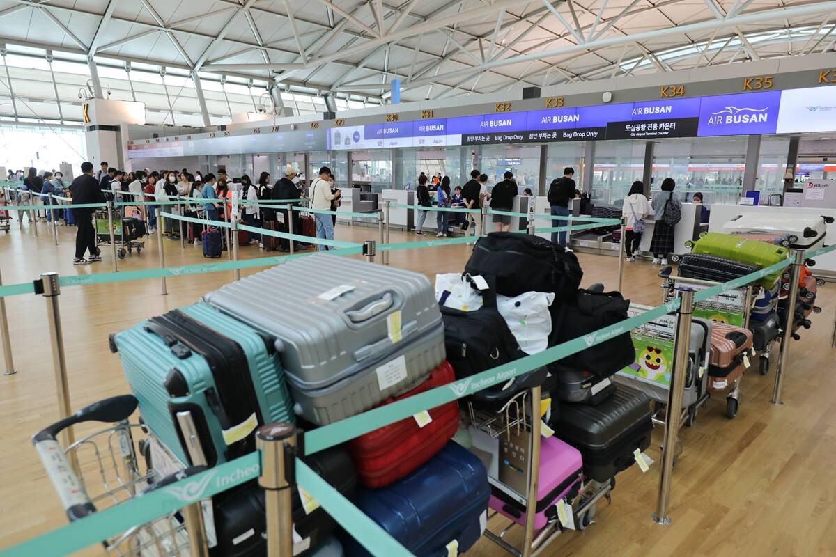 인천공항 제1터미널이 여행객들로 붐비는 모습. 사진=박정훈 기자