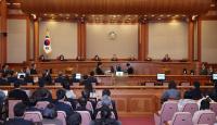 "시스템 무너뜨려" vs "평화 계엄"…윤 대통령 탄핵심판 '격돌'