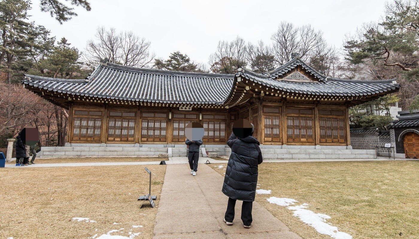 상춘재는 ‘항상 봄이 머무는 집’이라는 뜻으로 외국 귀빈을 맞는 의전 행사장이나 비공식 회의장으로 사용됐다. 사진=최준필 기자