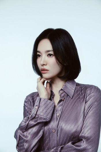 배우 송혜교(44)가 영화 '검은 수녀들'로 11년 만에 스크린으로 컴백했다. 사진=UAA 제공