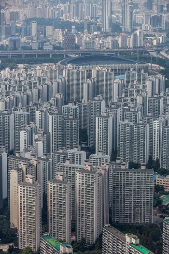 서울 송파구 롯데월드타워에서 바라본 서울 아파트 단지 전경. 사진=최준필 기자