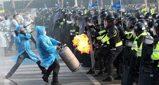 2014년 서울경찰청 기동본부에서 진행 중인 기동대 '훈련점검' 모습.  사진=연합뉴스