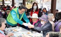 [김해시] 홍태용 시장, 빨간밥차 무료급식소 찾아 봉사 외