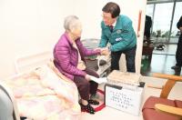 [기장군] 정종복 군수, 100세 이상 어르신 장수축하물품 전달 외