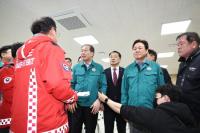 [경남도] 박완수 도지사, 산청 산불 피해 대피소 찾아 주민 위로 외