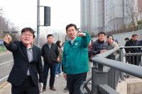 이상일 용인특례시장, 마북천 산책로 조성 현장 점검