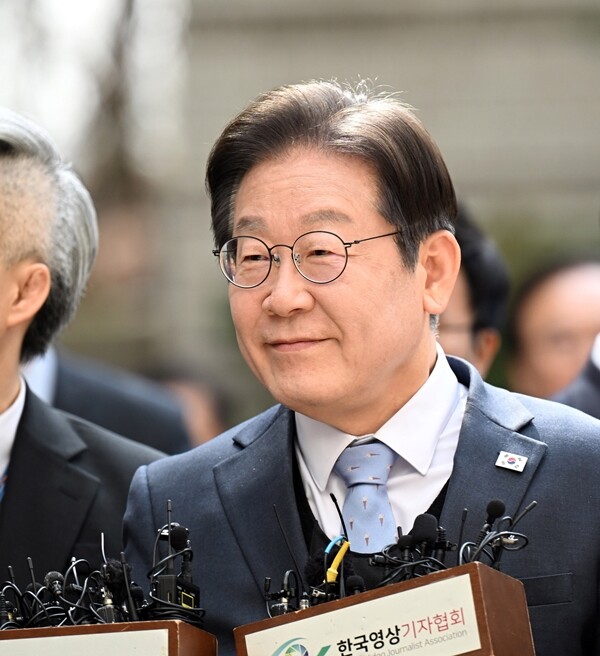 이재명 더불어민주당 대표가 3월 26일 서울고등법원에서 열린 공직선거법 위반 혐의 항소심 선고 공판에 출석하고 있다. 사진=사진공동취재단