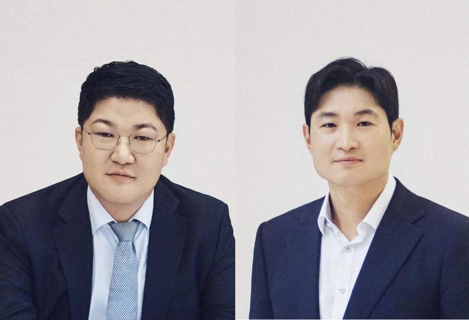 이병만 코스맥스 대표(왼쪽)와 이병주 코스맥스비티아이 대표(오른쪽). 사진=코스맥스 제공