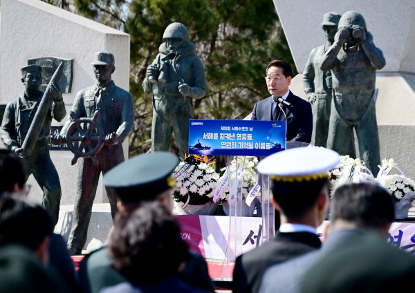 유정복 인천시장이 28일 중구 해군 제2함대 기념탑에서 열린 '제10회 서해수호의 날 기념식'에서 기념사를 하고 있다. 사진=인천시 제공