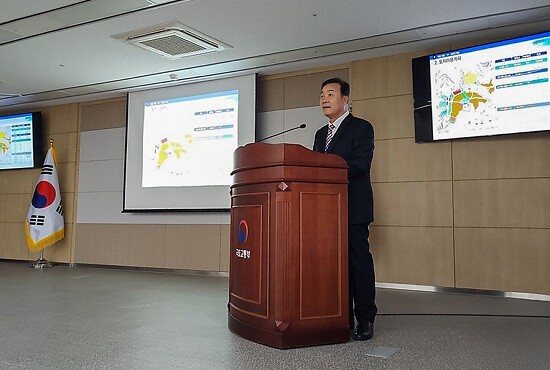 김성제 의왕시장이 국토부 중앙도시계획위원회 심의에서 백운밸리 도시개발사업을 발표하고 있다. 사진=의왕시 제공