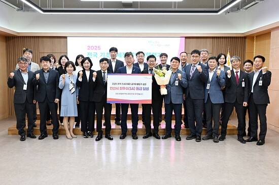안산시가 한국매니페스토실천본부 주관 '2025 민선8기 3년차 전국 기초단체장 공약 이행 및 정보공개 평가에서 최고 등급을 받았다. 사진=안산시 제공