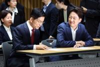 투표 용지 인쇄 시작…1차 시한 넘긴 '김문수·이준석 단일화'에 쏠리는 눈