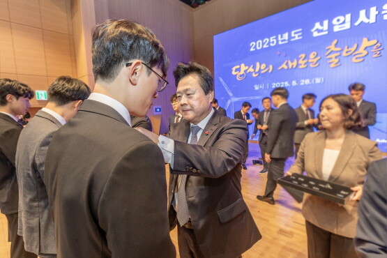 ‘2025년도 신입사원 입사식’ 장면. 사진=한국남동발전 제공