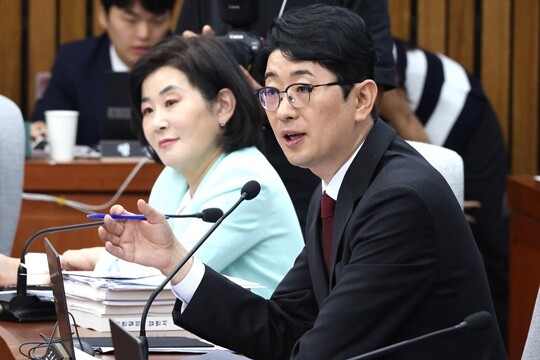 주진우 국민의힘 의원이 6월 24일 국회에서 열린 김민석 국무총리 후보자에 대한 인사청문회에서 질의를 하고 있다. 사진=박은숙 기자