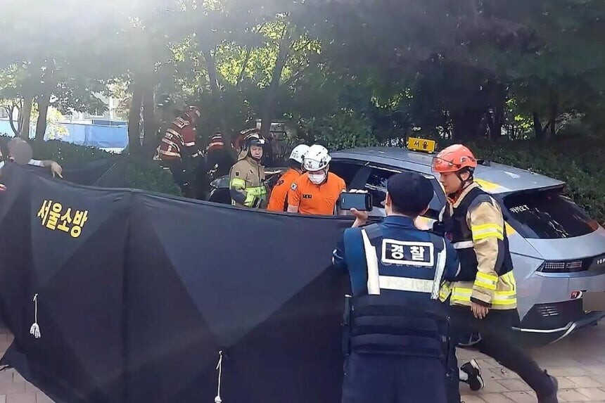 7월 3일 서울 도봉구에서 60대가 몰던 택시 1대가 인도로 돌진해 보행자 1명이 숨지고 4명이 다치는 사고가 발생했다. 사진=도봉소방서 제공
