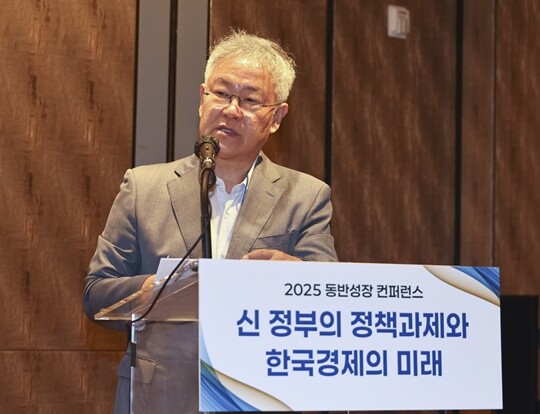 박종규 전 한국금융연구원 원장이 7월 9일 서울 종로구 포시즌스 호텔에서 열린 ‘2025 동반성장 컨퍼런스: 신 정부의 정책과제와 한국경제의 미래’에서 ‘한국경제 어디로 가나?’를 주제로 발표하고 있다. 사진=박정훈 기자