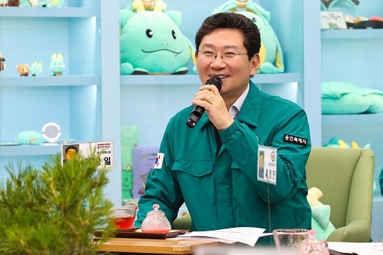 이상일 용인특례시장이 17일 제13회 안전문화살롱에서 발언을 하고 있다. 사진=용인특례시 제공