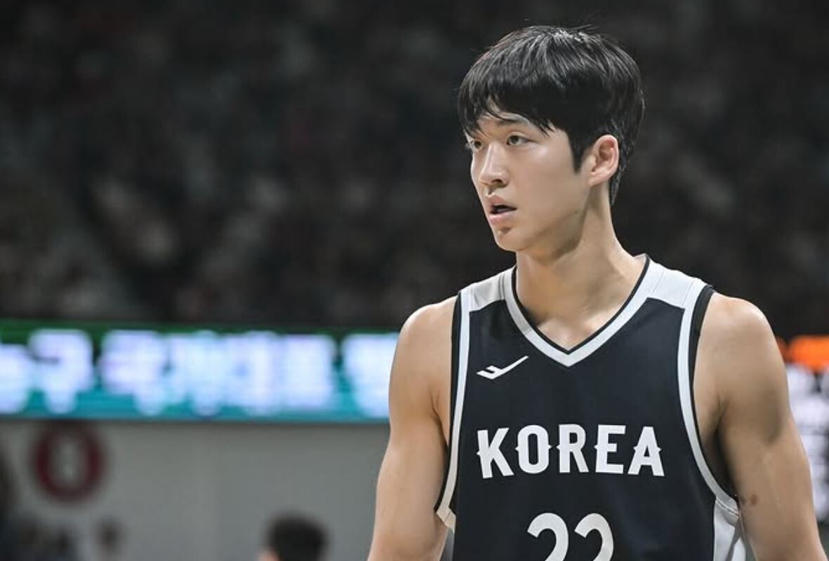 매 경기 맹활약을 펼친 여준석은 수려한 외모로도 팬들의 눈길을 끌고 있다. 사진=농구 국가대표팀 인스타그램 캡처