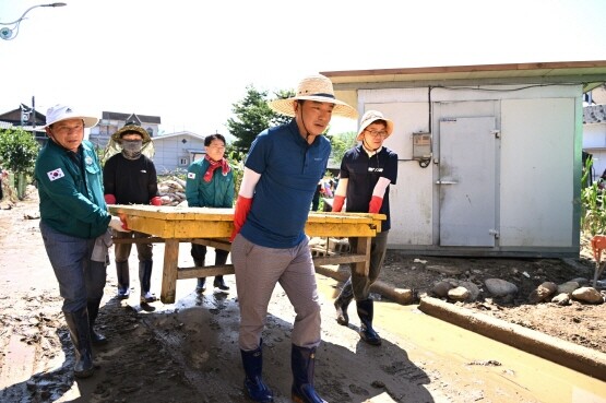 긴급 복구 활동 모습. 사진=경남도의회 제공