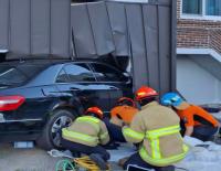 "할머니 집 찾았다가…" 양평서 80대 운전자 몰던 차량 돌진, 10대 1명 사망