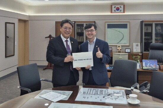 홍태용 시장의 정부세종청사 방문 장면. 사진=김해시 제공