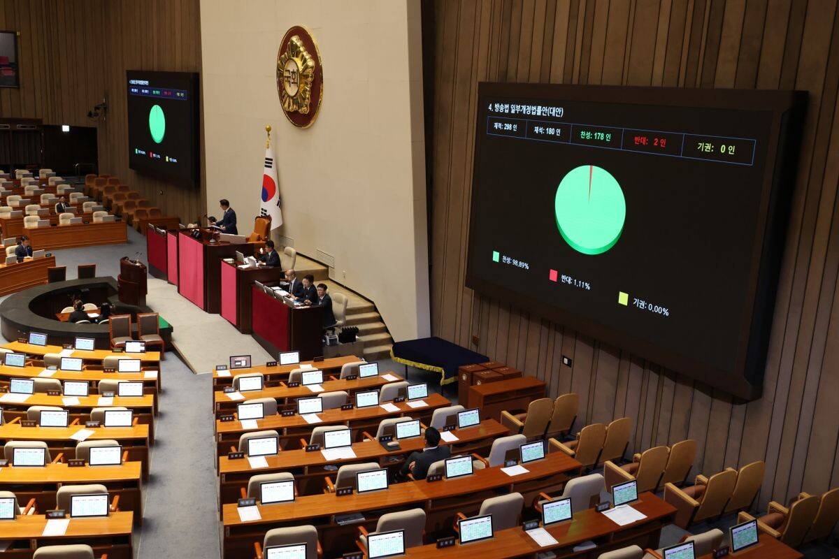5일 국회 본회의에서 방송법 개정안이 통과되고 있다. 국민의힘 의원들은 표결에 불참했다. 사진=박은숙 기자