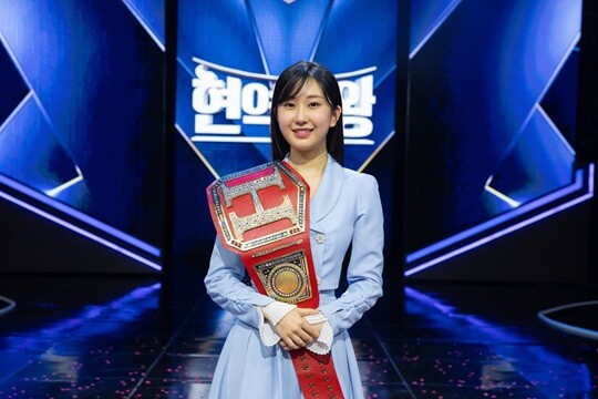 ‘현역가왕1’ 우승자인 전유진은 당시 17세로 트롯 오디션 프로그램 최초의 미성년자 우승자가 됐다. 사진=크레아 스튜디오 제공