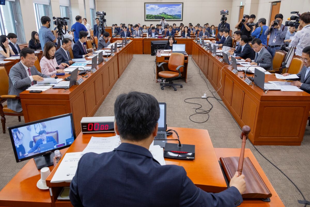 안호영 국회 환경노동위원회 위원장이 20일 국회에서 소관기관 2024년도 결산 보고를 위한 환노위 전체회의를 개회하고 있다. 사진=연합뉴스