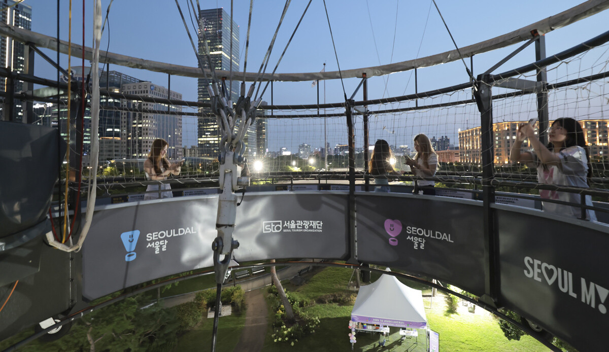 '서울달'은 15분간 여의도 상공에 머무른다. 사진=박정훈 기자