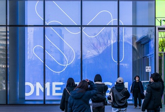 SM엔터 주가조작 의혹은 카카오가 2023년 무렵 하이브의 SM엔터 주식 공개 매수를 방해할 목적으로 약 2400억 원을 투입, 553회에 걸쳐 SM엔터 주식을 비싸게 사들여 시세를 조종했다는 게 핵심이다. 여기에는 펀드 등을 운용하는 원아시아파트너스가 카카오 측 백기사로 나섰다는 의혹도 뒤따른다. 서울 성동구 왕십리 SM엔터테인먼트 본사 전경. 사진=최준필 기자