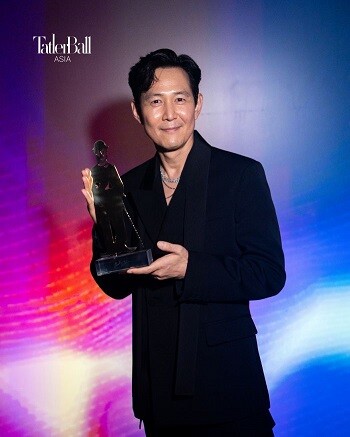 이정재가 지난 10월 3일 싱가포르에서 열린 채플린 어워드의 아시아 부문에서 한국인 최초로 수상했다. 사진=채플린 어워드 제공