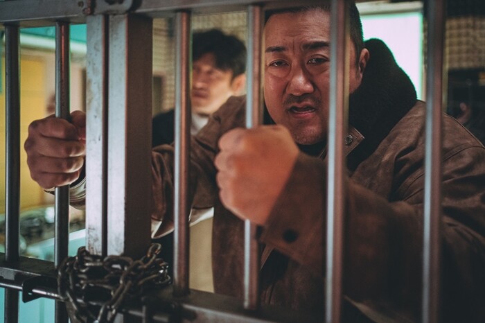 추석 특선영화 대부분이 기대 이하의 성적을 거둔 가운데 SBS에서 방영한 ‘범죄도시4’가 6.9%의 시청률을 기록하며 자존심을 지켰다. 사진=영화 ‘범죄도시4’ 홍보 스틸컷