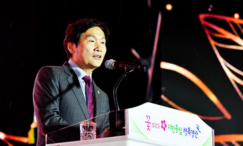 조현일 시장이 13일 시민 공모로 선정된 온마루광장(구 경산생활체육 공원어귀마당) 명칭 표지 제막식에서 발언하고 있다. 사진=경산시 제공