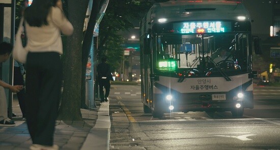 안양시 자율주행버스 '주야로'가 도심을 달리고 있다. 사진=안양시 제공