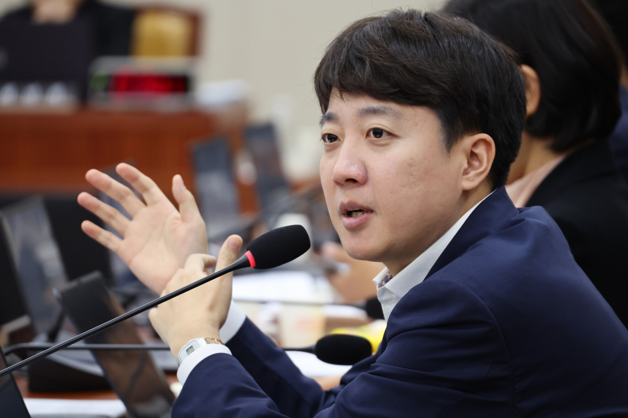 10월 23일 이준석 대표는 개혁신당 최고위원회의에서 “정치인들은 더 이상 소위 ‘초롱이’라 불리는 범죄 혐의자들을 대상으로 구출 쇼를 벌일 것이 아니다”라면서 “피해자를 보호하고 범죄를 근절하려면 다자외교 틀에서 ASEAN과의 협력을 통해 문제를 체계적으로 풀어나가야 한다”고 지적했다. 사진=박은숙 기자