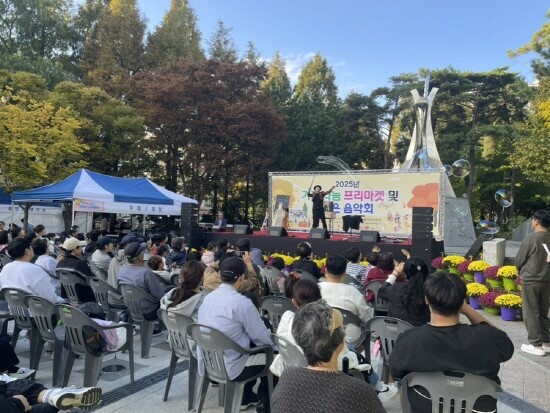 기장읍이 기장 나눔 프리마켓 및 작은 음악회를 성황리에 개최했다. 사진=기장군 제공