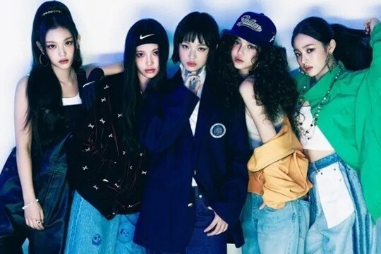 걸그룹 뉴진스(NewJeans·민지, 하니, 다니엘, 해린, 혜인)와 소속사 어도어(ADOR) 간 약 1년 동안 이어진 법적 분쟁이 1심에서 어도어의 승리로 1차 종결됐다. 사진=어도어 제공