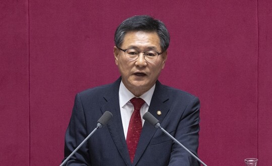 국민의힘 이헌승 의원이 9월 17일 국회 본회의에서 대정부 질문을 하고 있다. 사진=연합뉴스