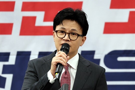 8월 11일 광주 서구 홀리데이인 광주호텔에서 열린 김화진 국민의힘 전남도당 위원장 취임식에서 한동훈 전 대표가 축사하고 있다. 사진=연합뉴스