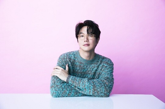 가수 성시경이 10년 넘게 인연을 맺어온 매니저로 인해 금전적 피해를 입었다는 소식이 전해졌다. 사진=에스케이재원 제공
