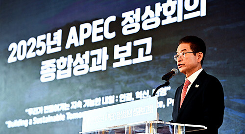 이철우 지사가 5일 국립경주박물관 '천년미소관'에서 '2025년 APEC 정상회의 성과'에 관해 브리핑을 갖고 있다. 사진=경북도 제공
